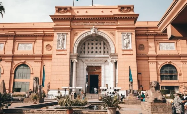 Day Tour To Pyramids and The Egyptian Museum