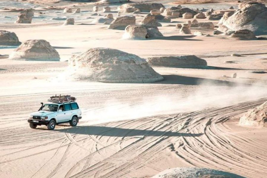 3 Days Tour to White Desert, Black Desert and Bahariya Oasis