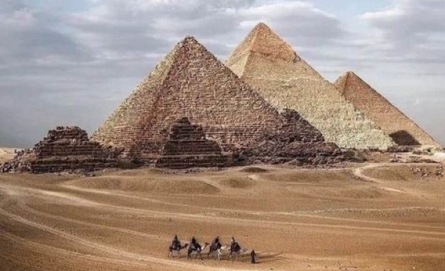 Day Tour To Giza Pyramids, Memphis, Dahshur and Sakkara Pyramids