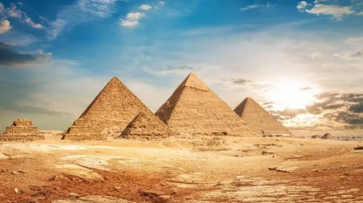 Giza Pyramids & the Grand Egyptian Museum