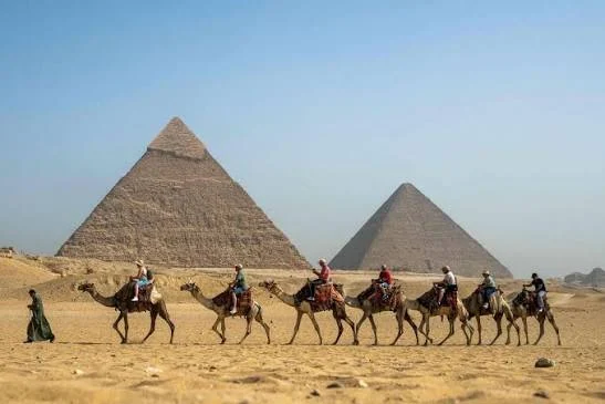 Day Trip To Giza Pyramids, Citadel and Old Cairo